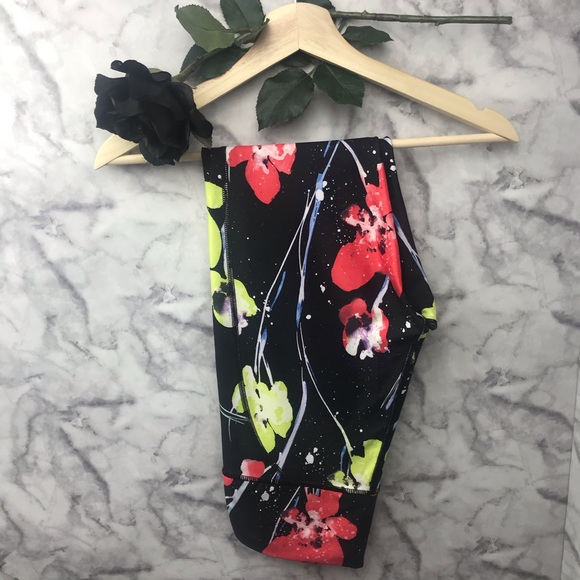 Fabletics Floral High Waisted Leggings - Picture 1 of 8
